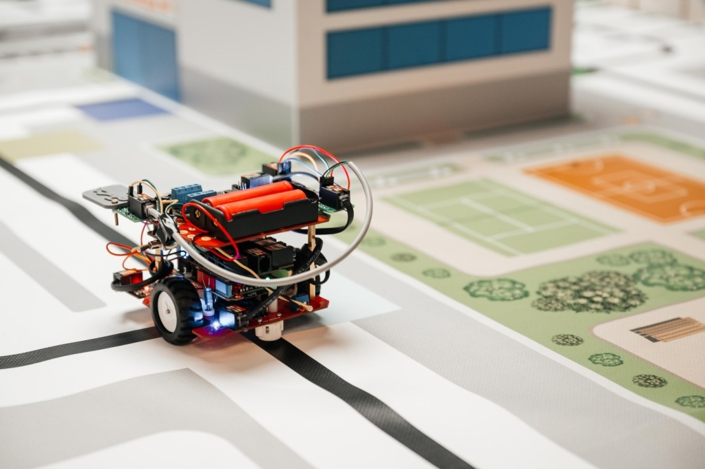  собственный автономный ЧС-робот на базе мобильного робота «Динамика ЙоТик М1»